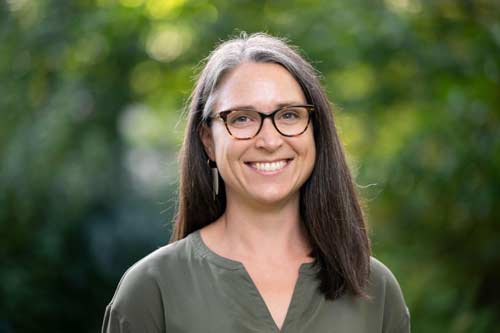 Headshot of Lynne Gratz