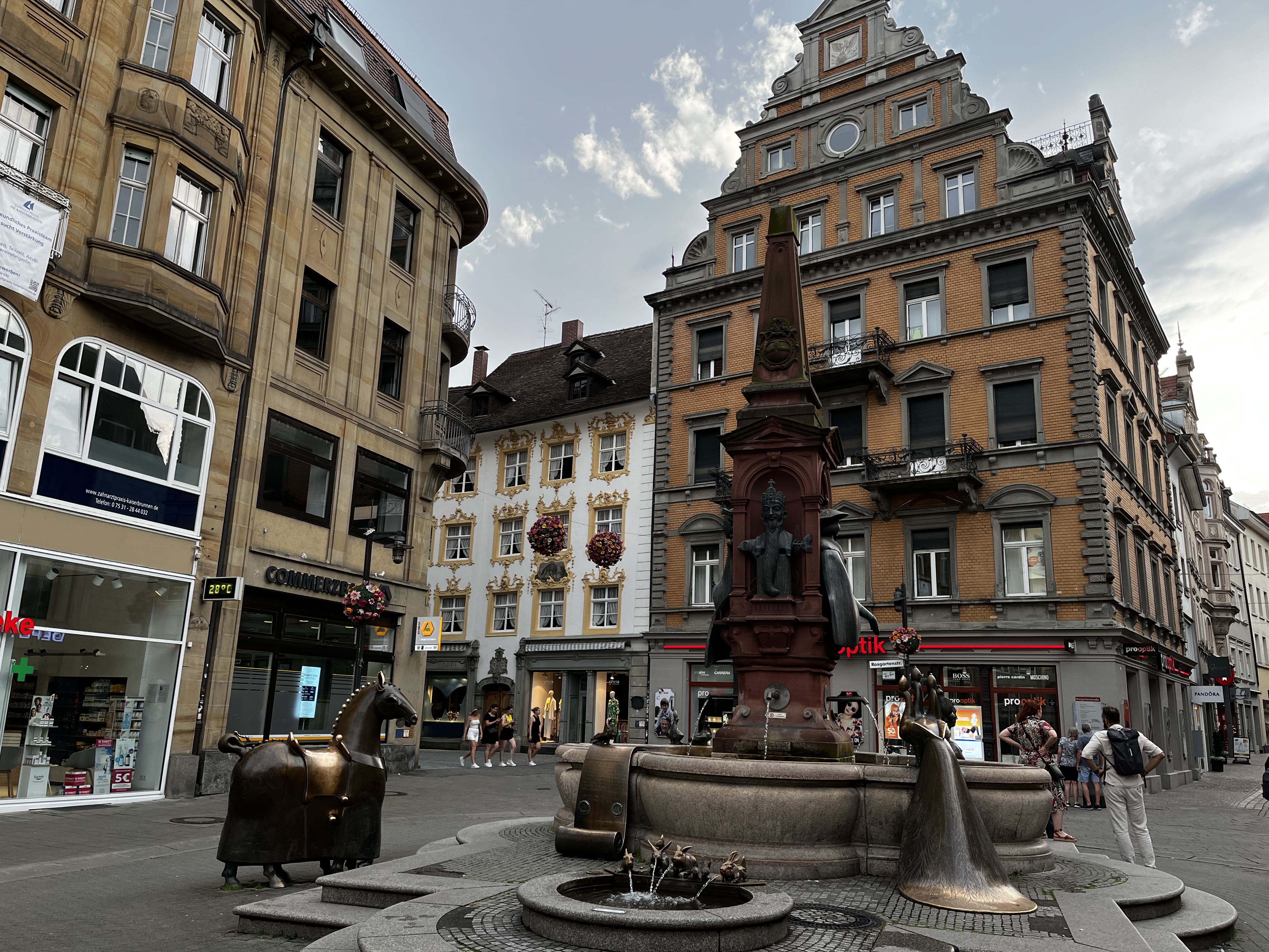 Square in Konstanz, with a fountain in the center.