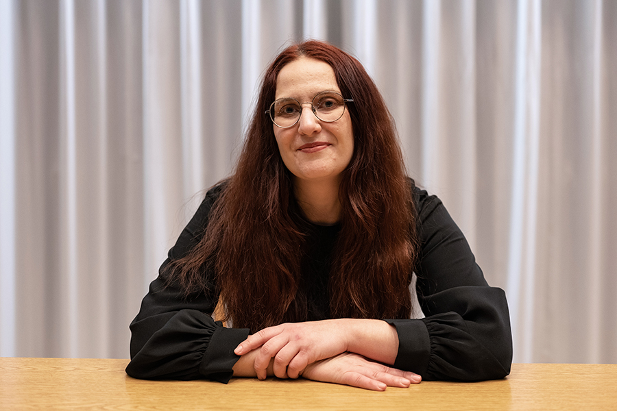 Laura Jedeed in Vollum lecture hall.