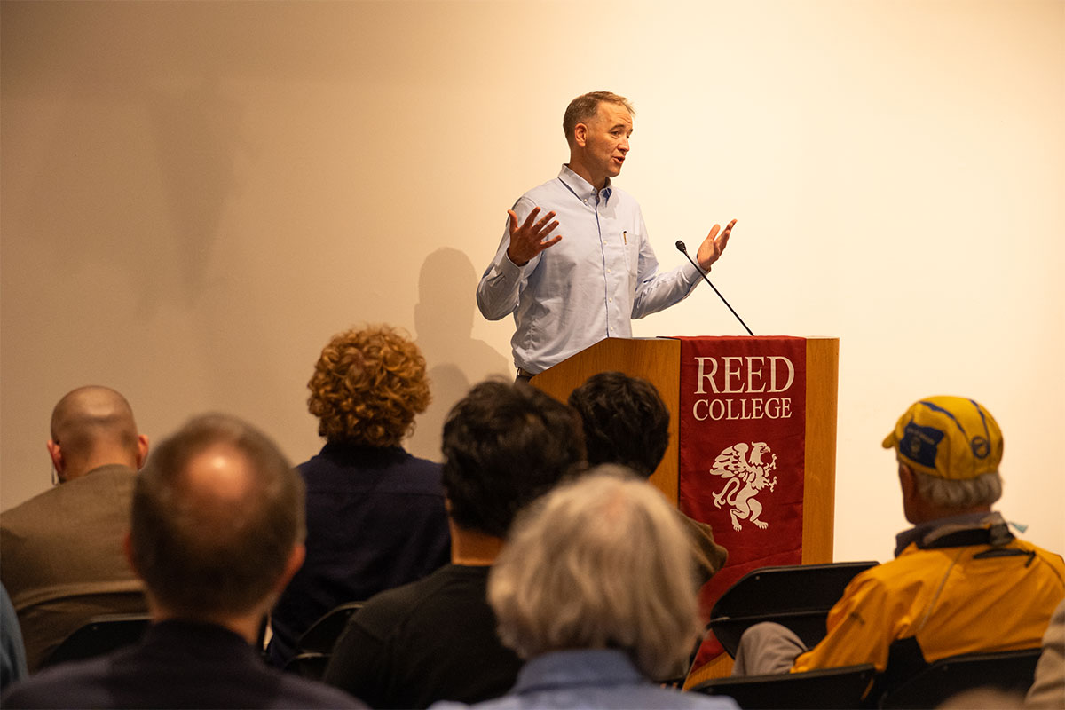 Tobias Read talks to a room full of Reed community members.