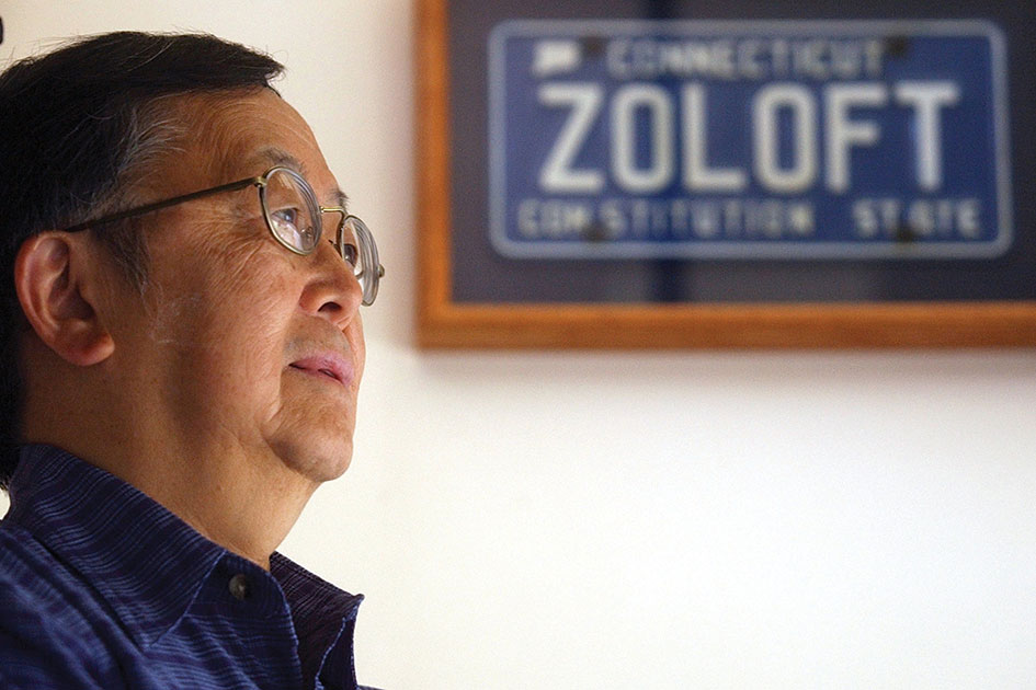 Ken Koe &amp;#8217;45 grew up in Chinatown, won a scholarship from Reed, majored in chemistry, and discovered Zoloft.