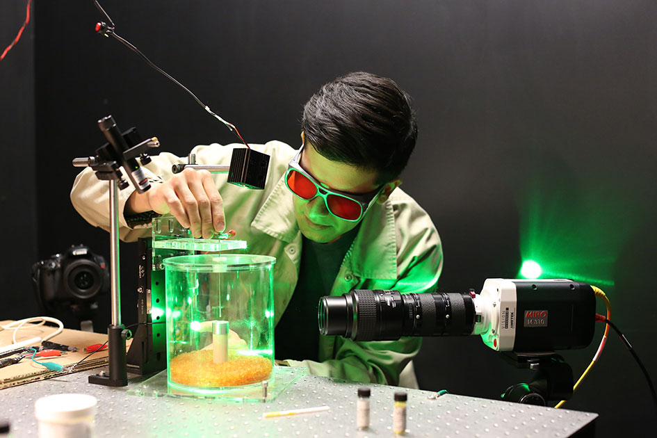 Physics major Edgar Perez &amp;#8217;17 designed and built a monopole ion trap to observe chaotic behavior. A grant from the Gordon and Betty Moore Foundation will help Reed provide more support for students from historically underrepresented groups to major in science.