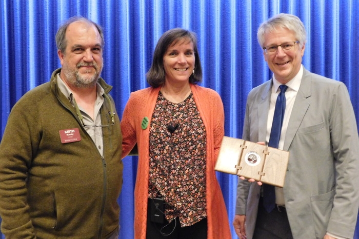 The 2019 Vollum Award for Distinguished Accomplishment in Science and Technology was given to ecologist Mary Ruckelshaus (center), flanked by Prof. Keith Karoly and Acting President Hugh Porter.