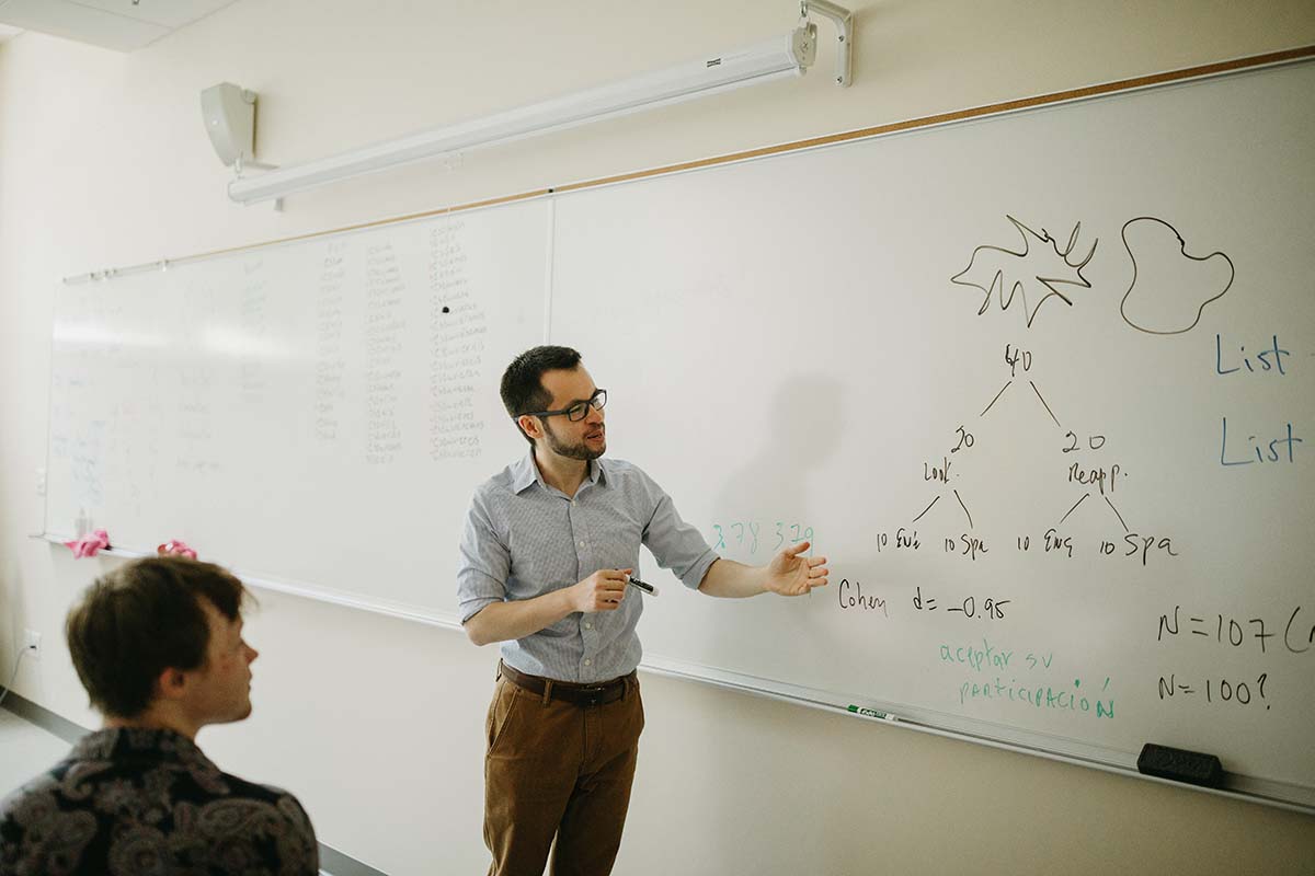 In the summer of 2022, psychology professor Kevin Holmes undertook research with students exploring the relationship between language and thought.