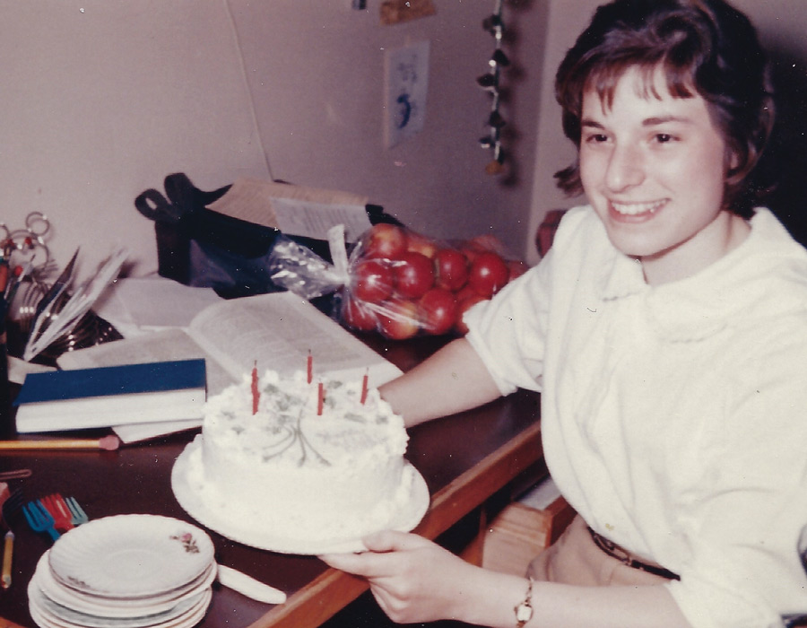 Photo of Leslie  Lischka  ’64