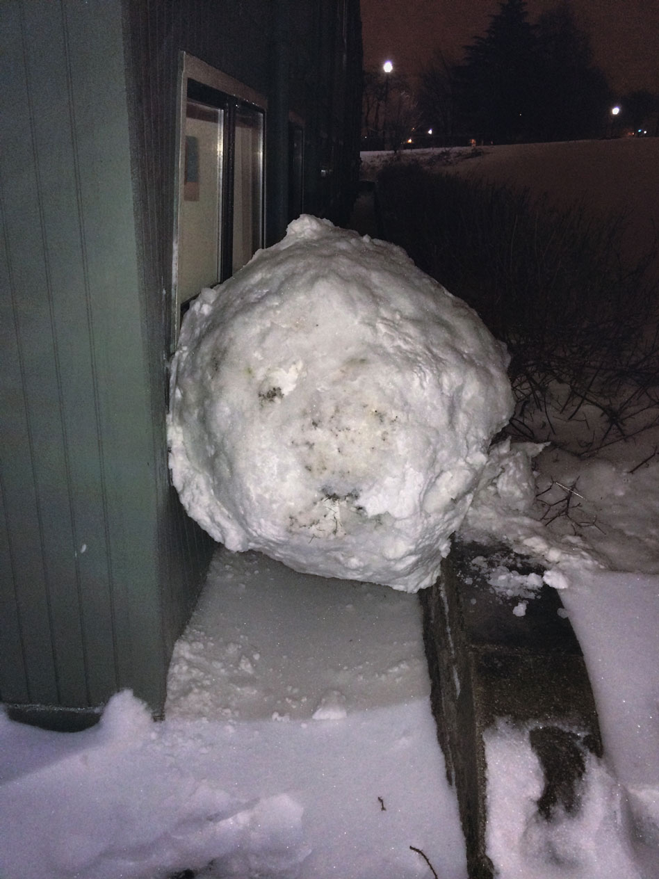 Giant snowball batters Reed dorm | Sallyportal | Reed Magazine
